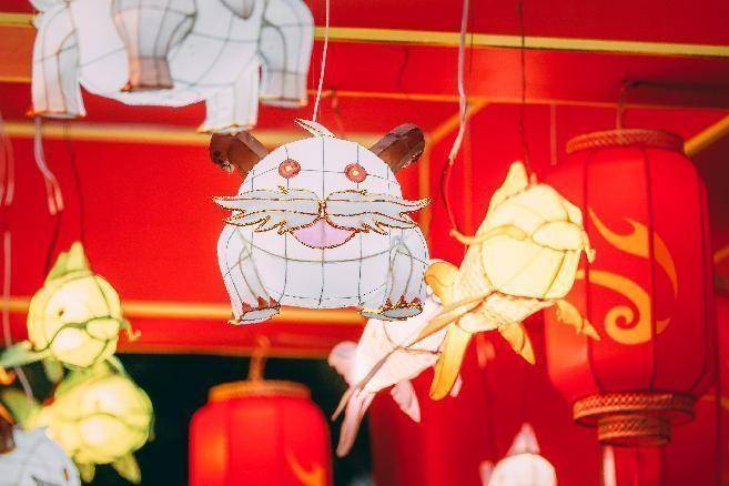 图｜《英雄联盟手游》“龙腾华彩新春灯市”亮相秦淮灯会