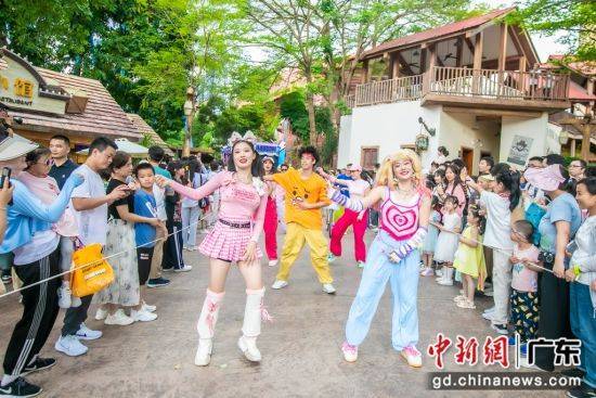 深圳欢乐谷迷你世界·冒险山全新开业