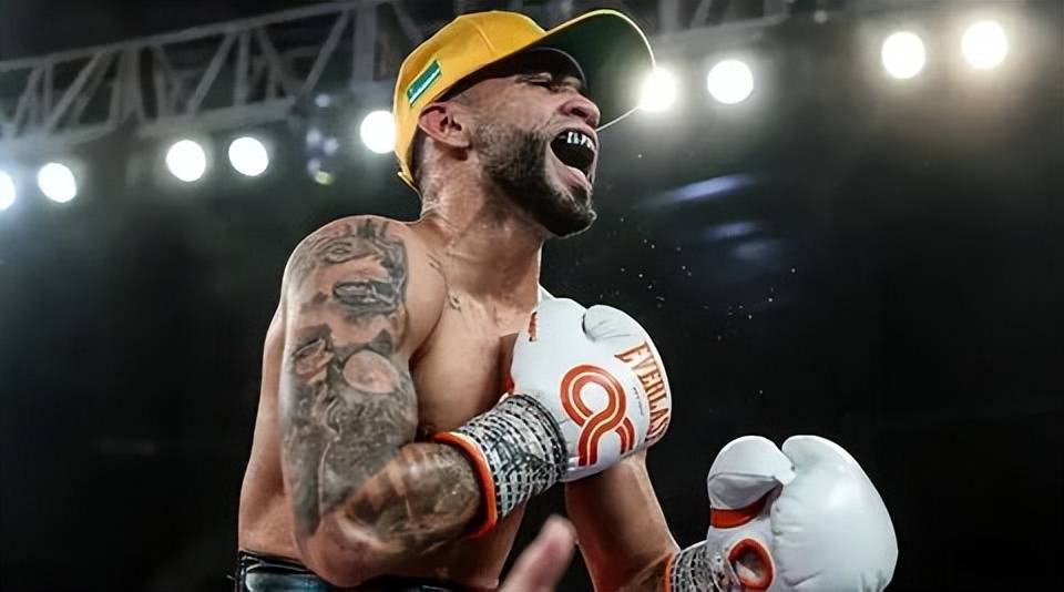 奥斯卡·科拉佐击败杰森·维森，成功卫冕迷你世界拳王头衔