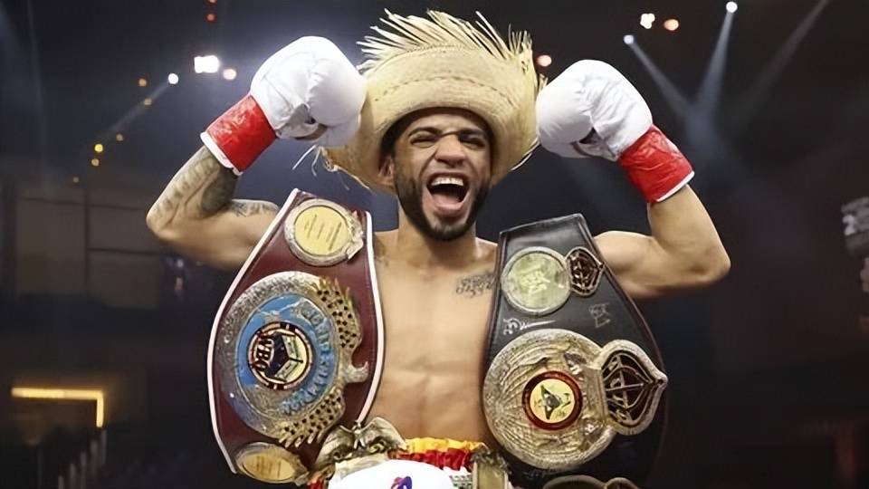 奥斯卡·科拉佐击败杰森·维森，成功卫冕迷你世界拳王头衔